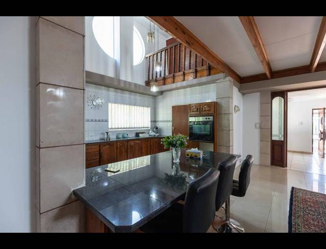 6 BEDROOM HOUSE FOR SALE IN MORELETAPARK